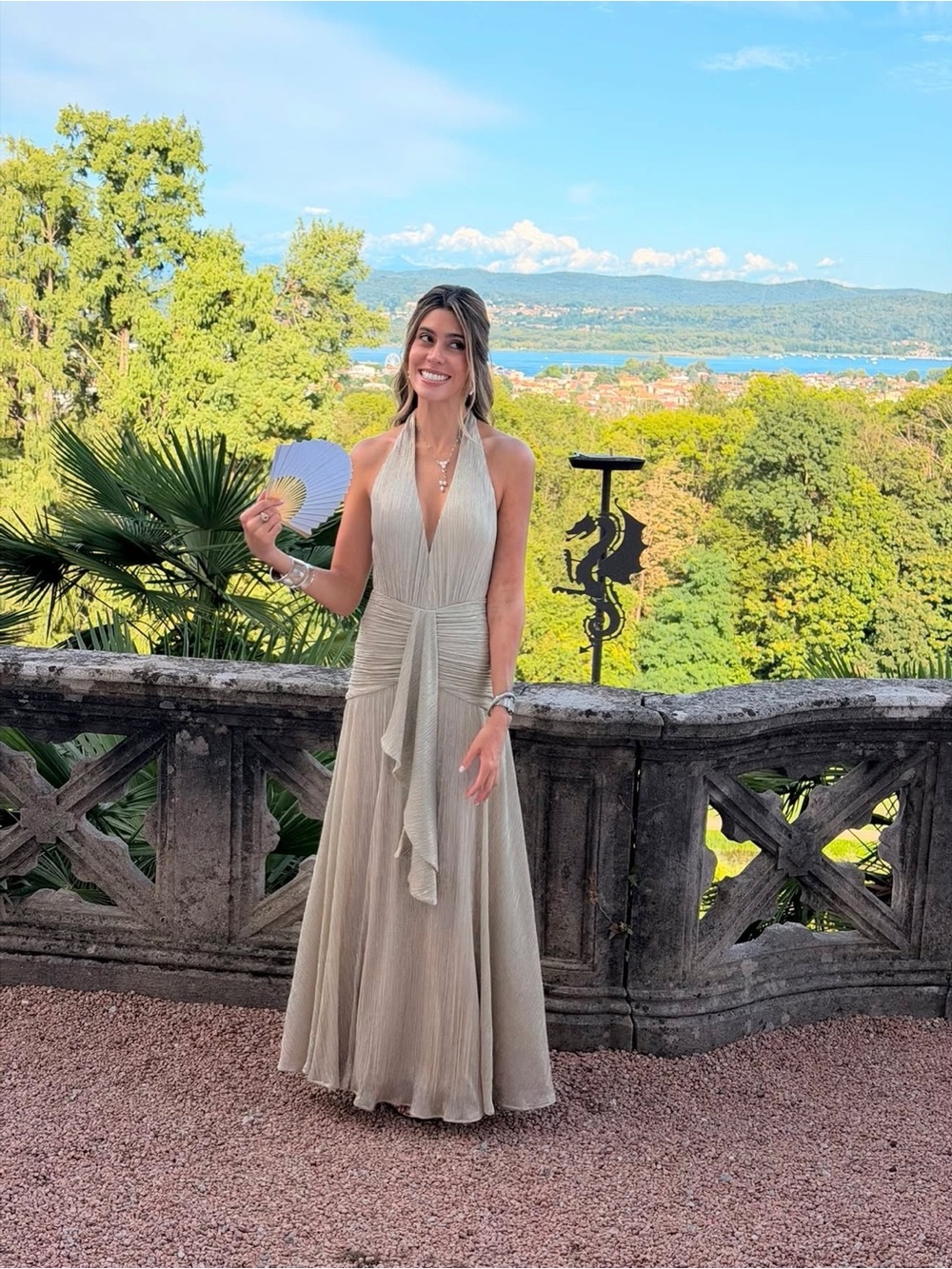Maxi dress champange color. I am at 5’9”